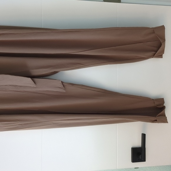 Athleta Rustic Beige Cardiff Lightweight Hiking Travel Pants Folded Hem Sz 12 - Picture 3 of 10